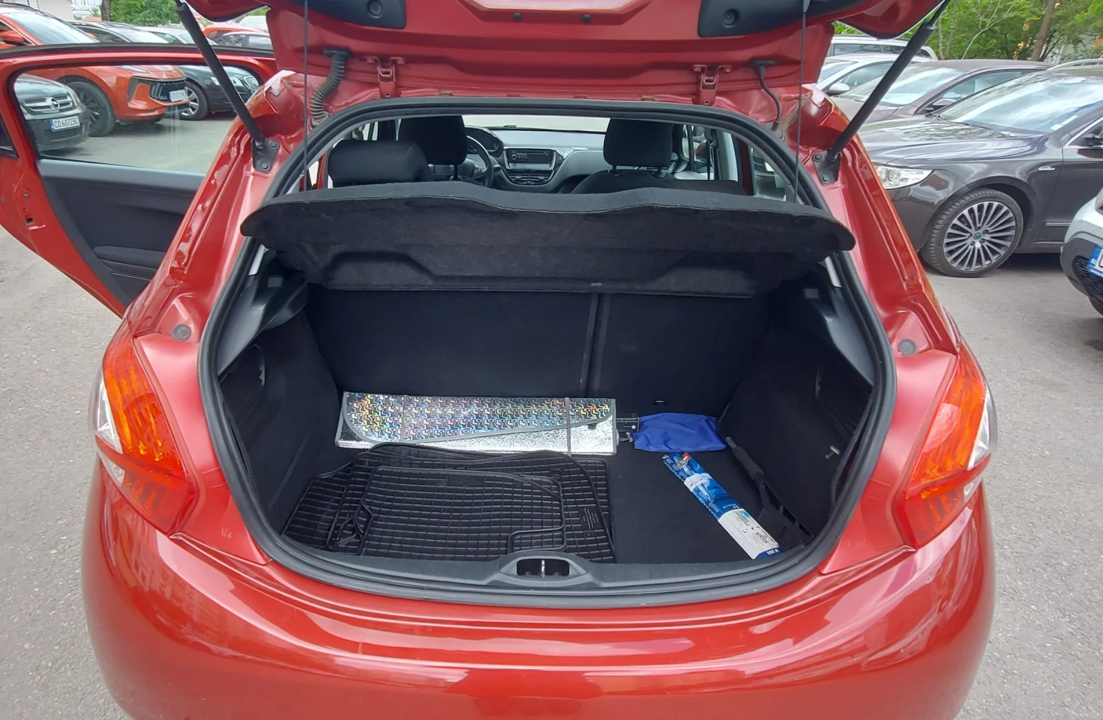 Peugeot 208, снимка 11 - Автомобили и джипове - 54534864