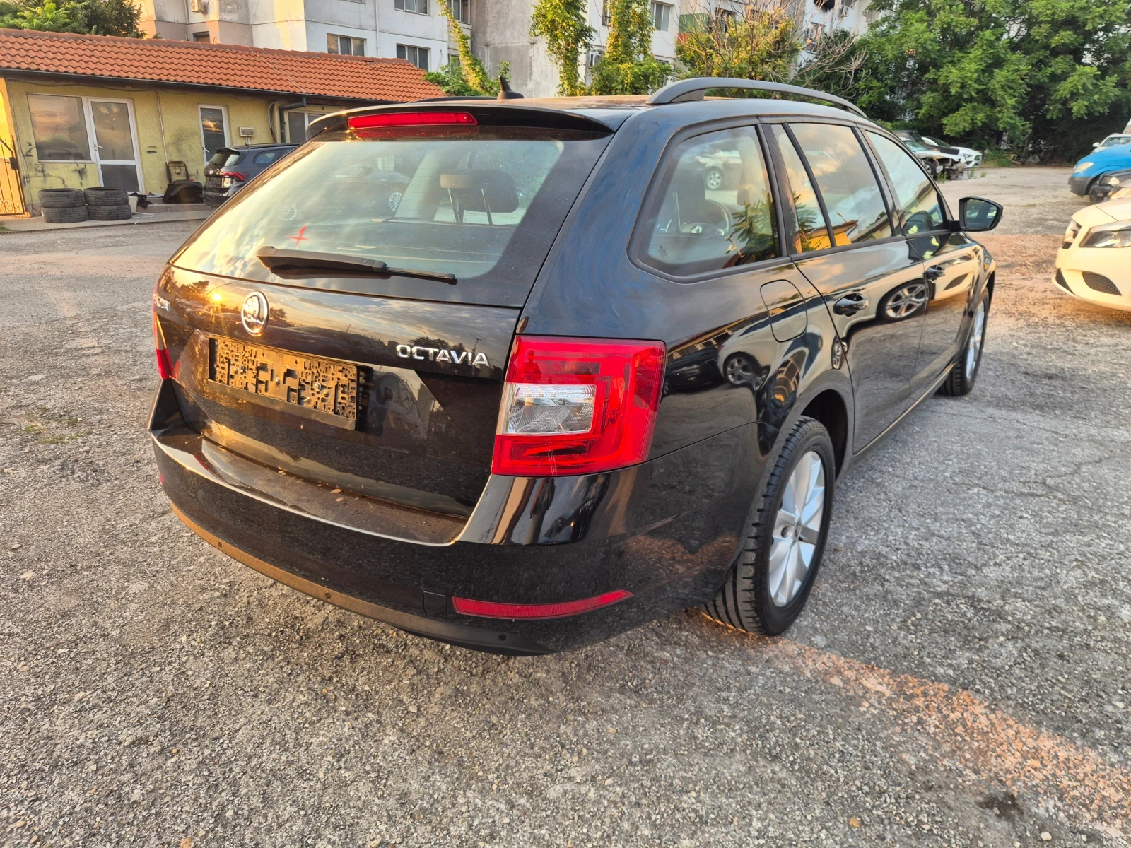 Skoda Octavia 1.6TDI* DSG* NAVI* SMARTLINK* EXECUTIVE, снимка 4 - Автомобили и джипове - 55436542