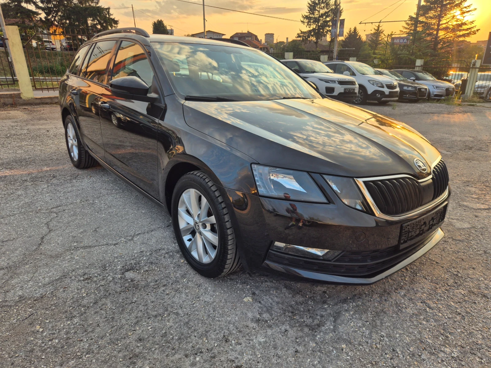 Skoda Octavia 1.6TDI* DSG* NAVI* SMARTLINK* EXECUTIVE, снимка 5 - Автомобили и джипове - 55436542