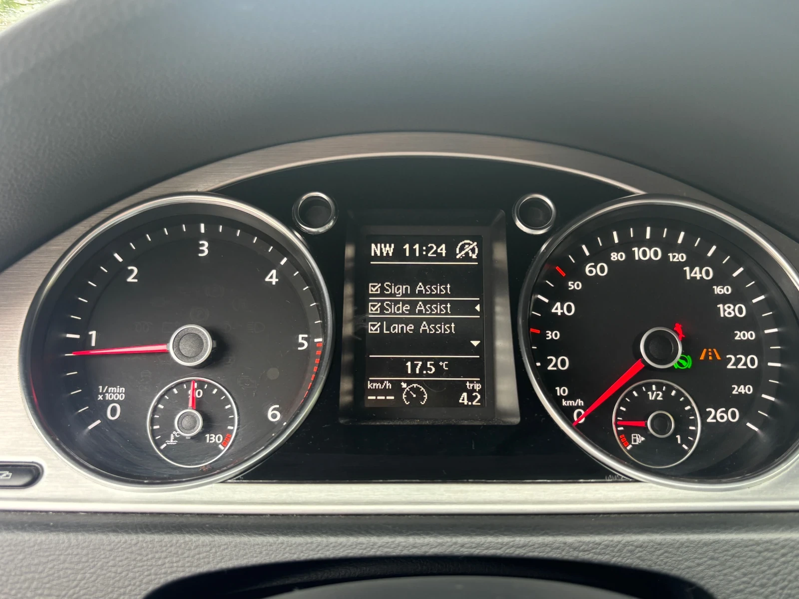 VW Passat 2.0TDI, снимка 12 - Автомобили и джипове - 56046766