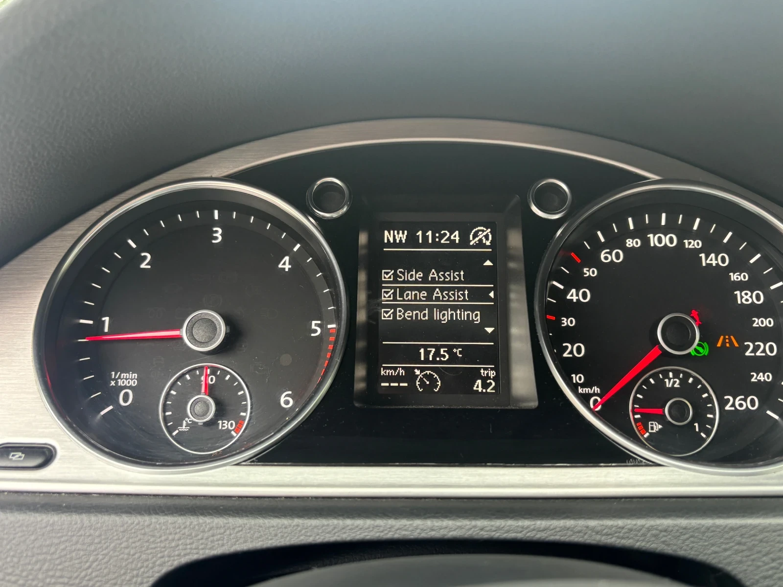 VW Passat 2.0TDI, снимка 15 - Автомобили и джипове - 56046766