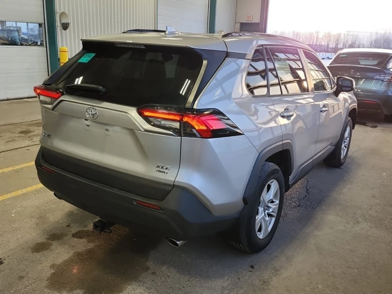 Toyota Rav4 * XLE * CARFAX * БЕЗ ПЪРВОНАЧАЛНА ВНОСКА, снимка 3 - Автомобили и джипове - 52789258