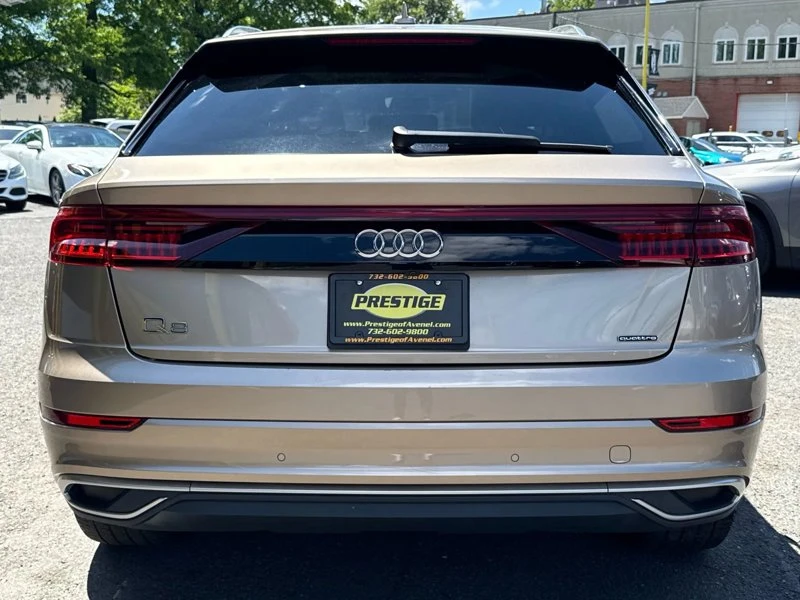 Audi Q8 PREMIUM PLUS SPORT UTILITY 4D - изображение 6