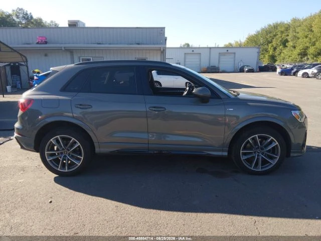 Audi Q3 * CARFAX * ОПЦИЯ ЗА ФИНАНСИРАНЕ * , снимка 13 - Автомобили и джипове - 56020290