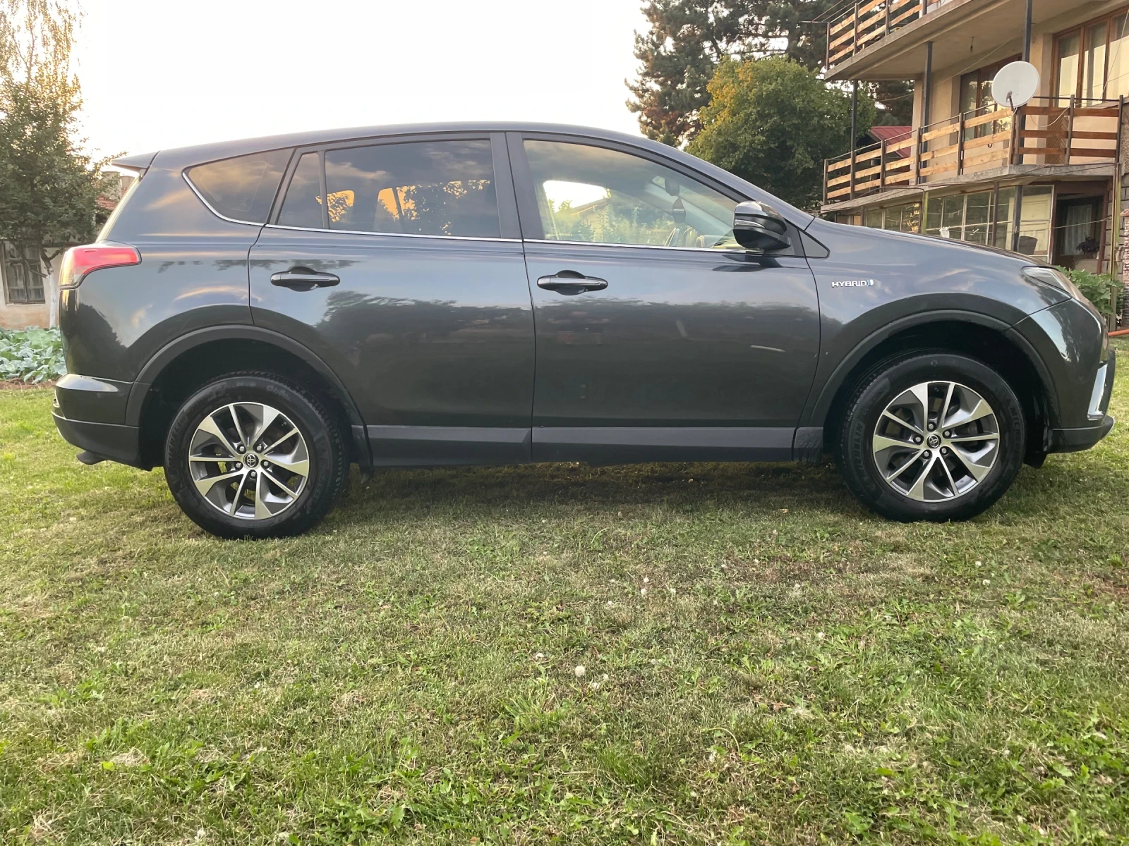 Toyota Rav4 2.5 Hybrid  - изображение 7