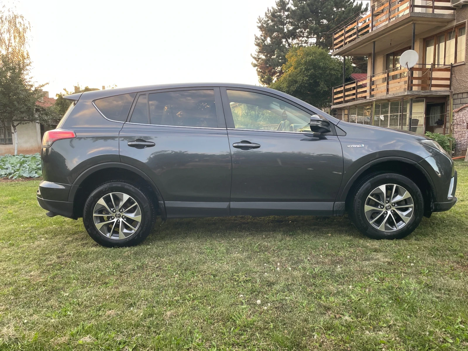 Toyota Rav4 2.5 Hybrid  - изображение 4