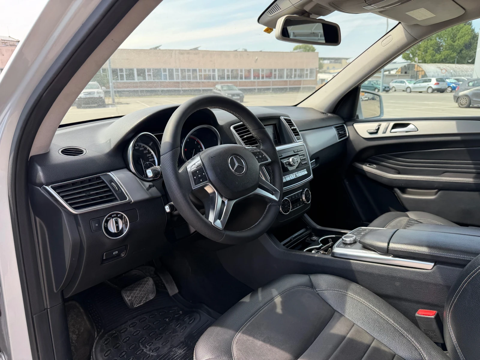 Mercedes-Benz ML 350 LED* NAVI* SPORT* , снимка 11 - Автомобили и джипове - 52370047