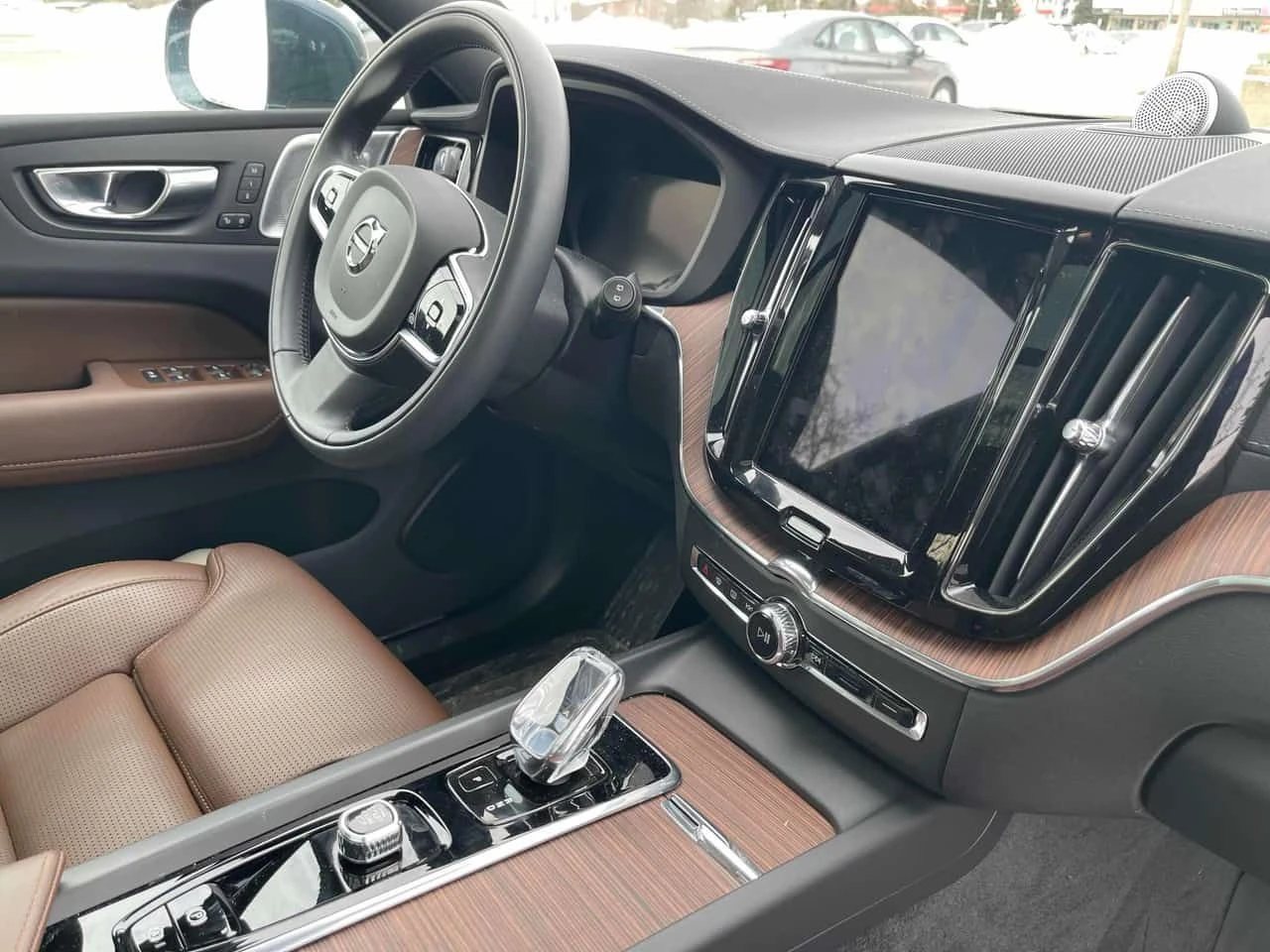 Volvo XC60 Inscription/ 360 / DIS / BOWERS & WILKINS / , снимка 5 - Автомобили и джипове - 54110261