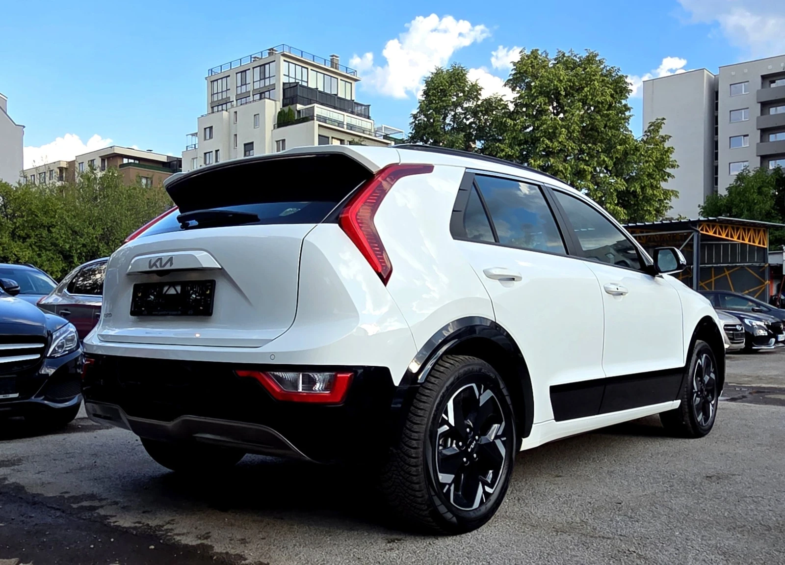 Kia Niro SOH100%/ГАРАНЦИОННА/Сервизна Книжка, снимка 4 - Автомобили и джипове - 54952513