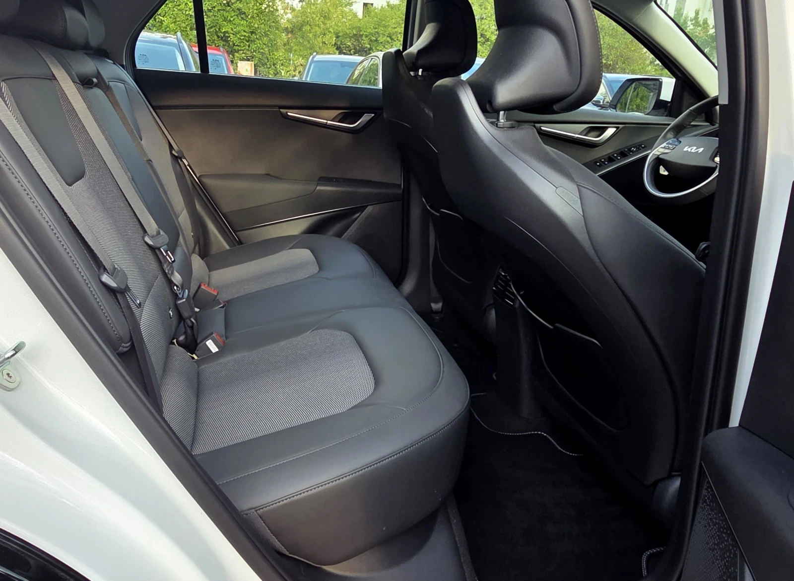 Kia Niro SOH100%/ГАРАНЦИОННА/Сервизна Книжка, снимка 12 - Автомобили и джипове - 54952513