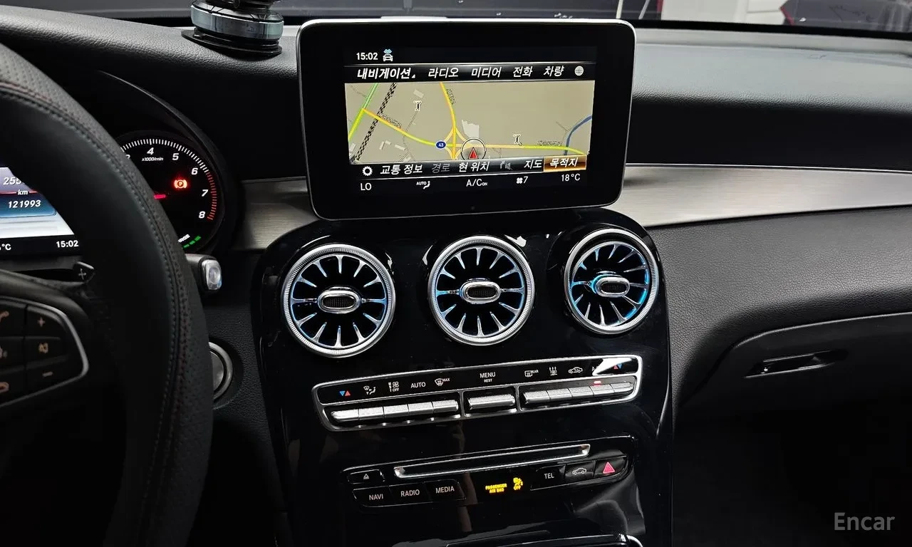 Mercedes-Benz GLC 350 Hybrid* BURMERSTER* Подгрев* Камера, снимка 12 - Автомобили и джипове - 55752633
