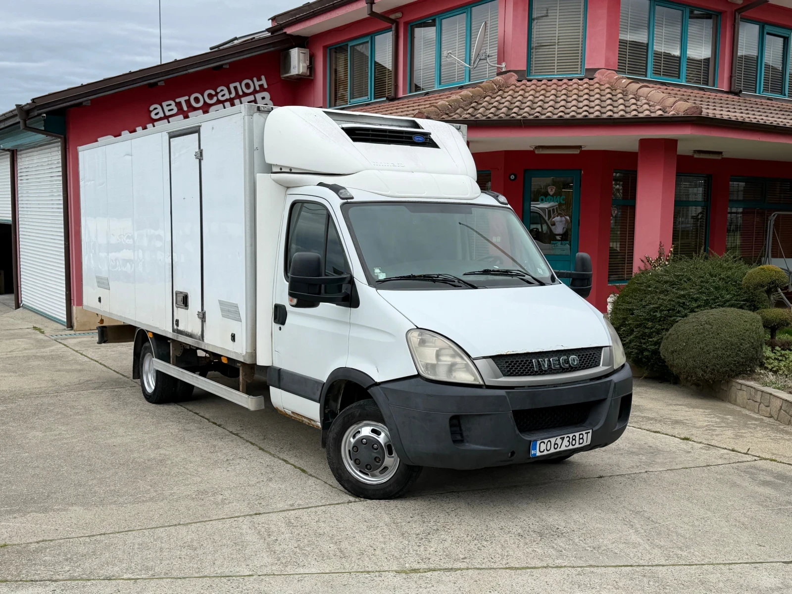 Iveco Daily 3.0HPI* 35C15* Климатик* Хладилен* 5.00 м фургон, снимка 12 - Бусове и автобуси - 54029109