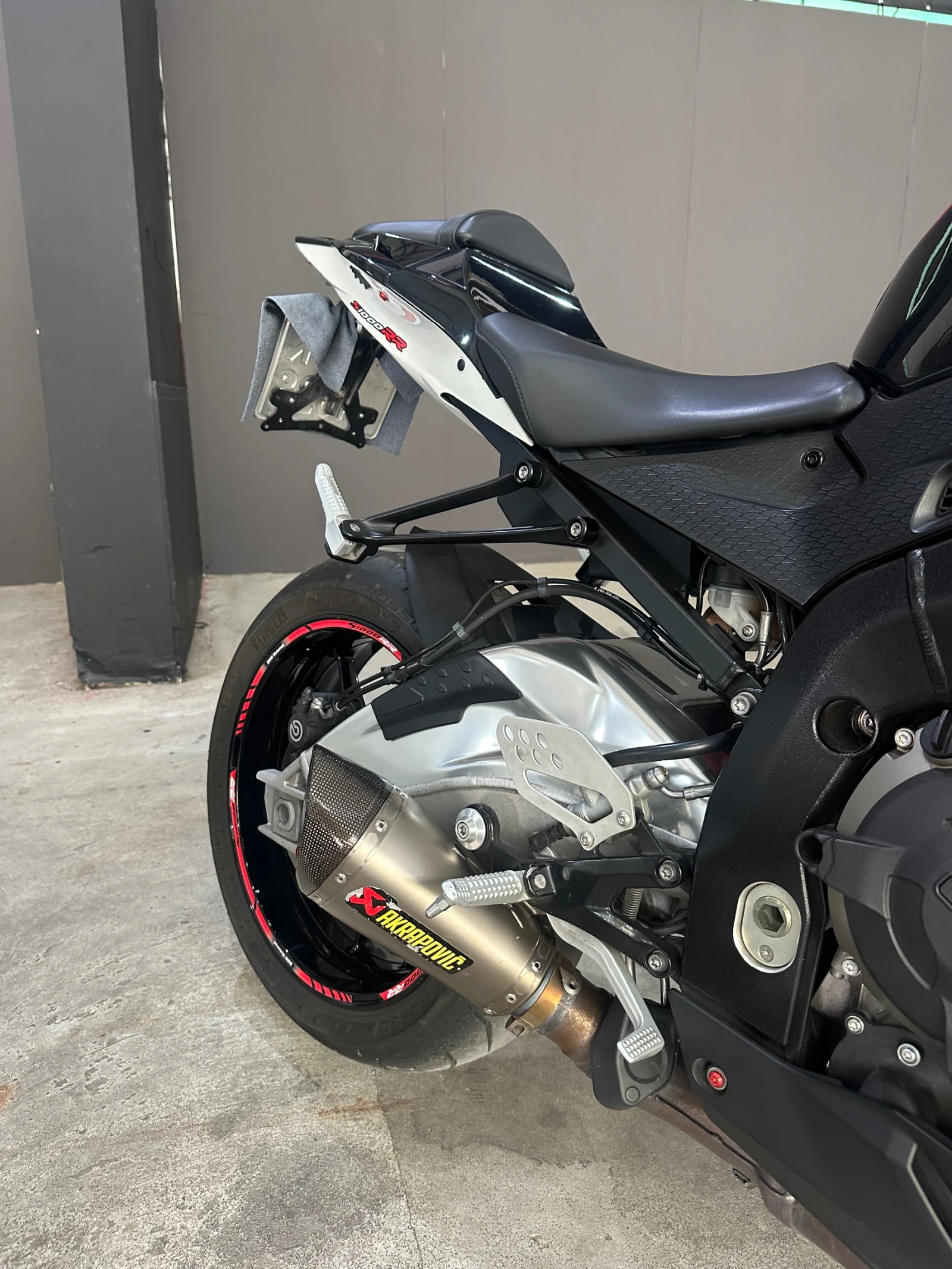 BMW S 1000RR / AKRAPOVIC / ABS / LED / 2015, снимка 10 - Мотоциклети и мототехника - 54631865