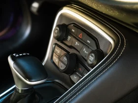 Dodge Challenger 6.4 srt 500hp / КАСКО/ ГЕНЕРАЦИЯ /БЕЗ ЗАБЕЛЕЖКА, снимка 9