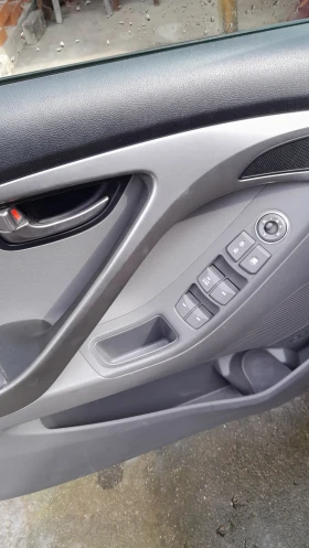 Hyundai Elantra | Mobile.bg    11