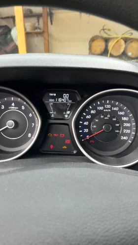 Hyundai Elantra | Mobile.bg    8