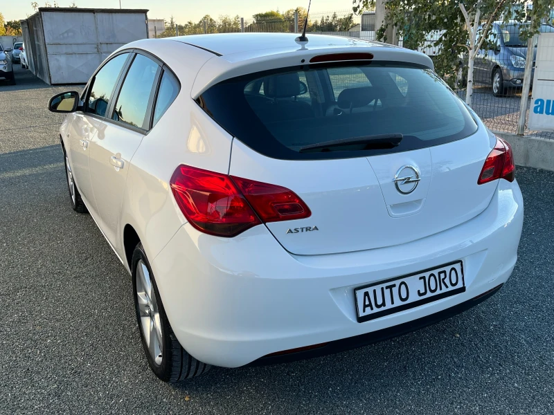 Opel Astra 1.4i-100k.c., снимка 3 - Автомобили и джипове - 47553905