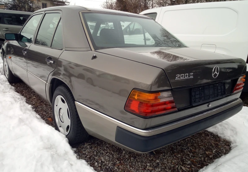 Mercedes-Benz 124 200E, снимка 4 - Автомобили и джипове - 47973020