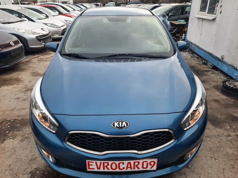 Kia Ceed 20014та 1.6i КАТО НОВА !!, снимка 3 - Автомобили и джипове - 48212571