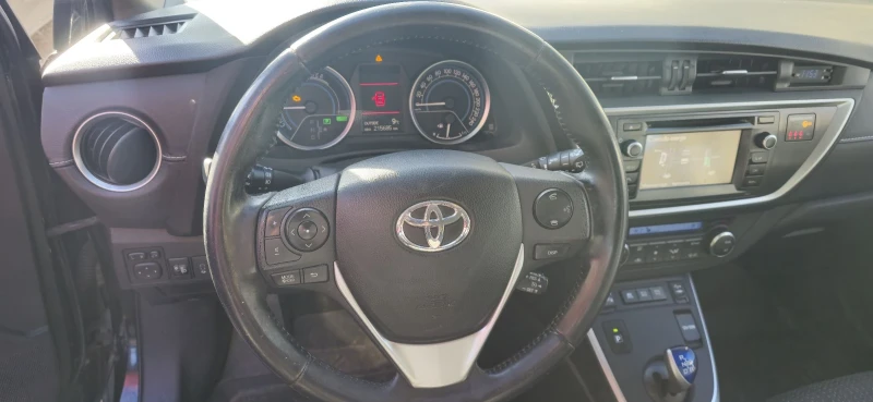 Toyota Auris 1.8i hibrid ГАЗ, снимка 11 - Автомобили и джипове - 48215514