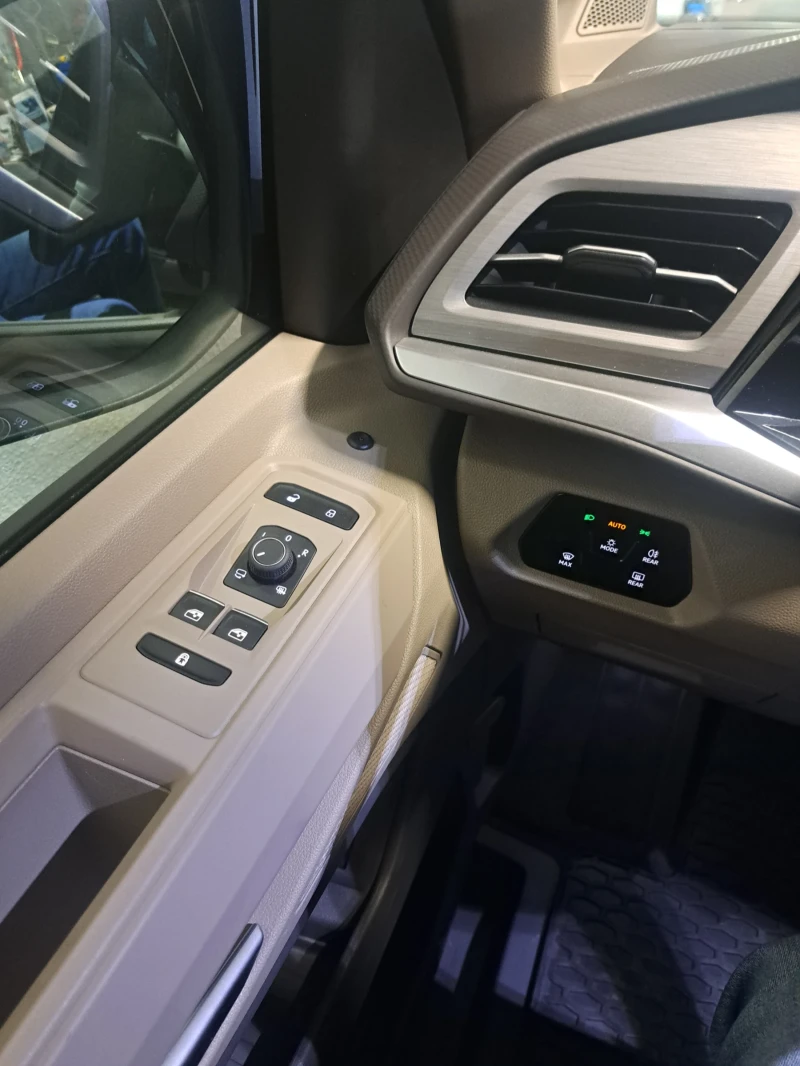 VW Multivan, снимка 3 - Автомобили и джипове - 52664969