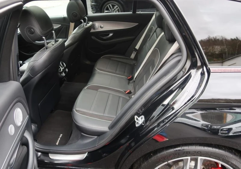 Mercedes-Benz E 63 AMG 4Matic+ , снимка 7 - Автомобили и джипове - 52686644