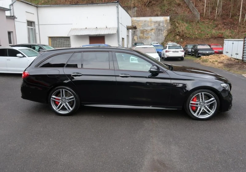 Mercedes-Benz E 63 AMG 4Matic+ , снимка 4 - Автомобили и джипове - 52686644