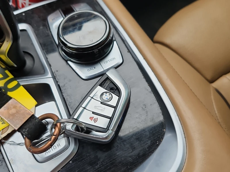 BMW 750 I| XDRIVE| PANORAMA| CARFAX, снимка 10 - Автомобили и джипове - 53432531