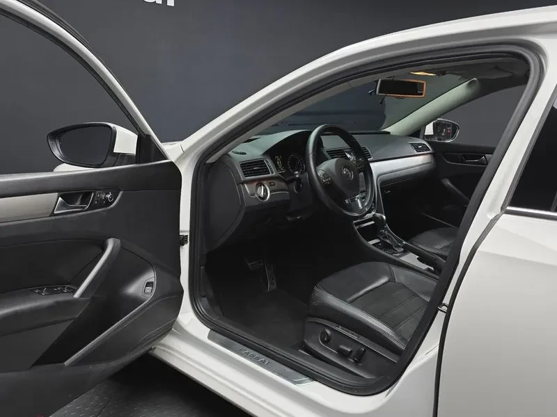 VW Passat 2.0 TDI, снимка 10 - Автомобили и джипове - 54298581