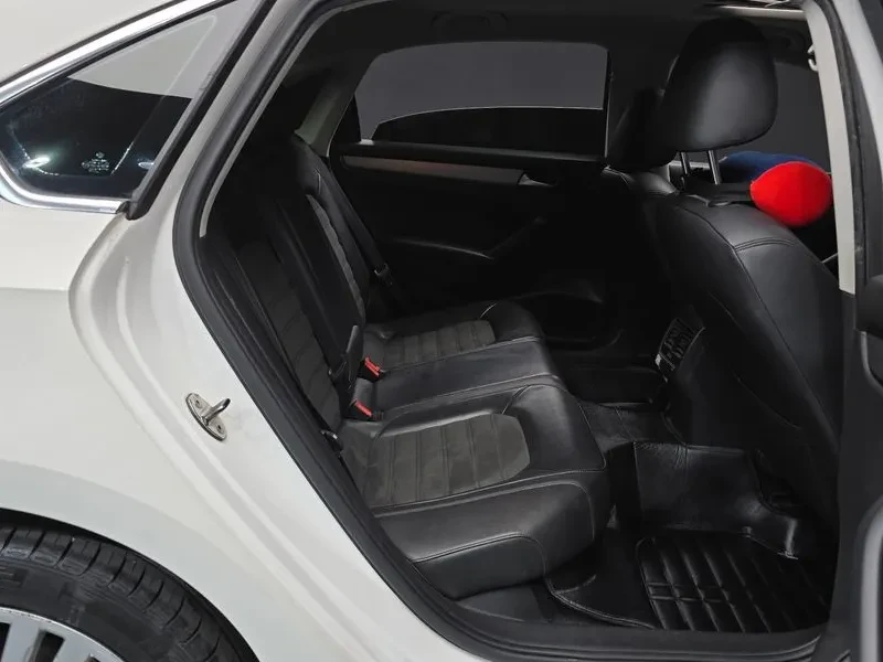 VW Passat 2.0 TDI, снимка 11 - Автомобили и джипове - 54298581