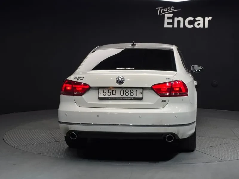 VW Passat 2.0 TDI, снимка 4 - Автомобили и джипове - 54298581