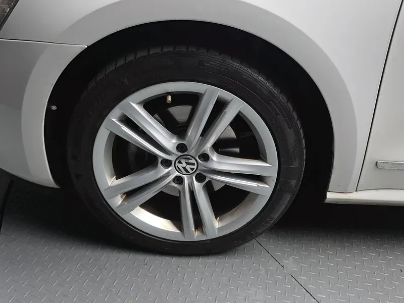 VW Passat 2.0 TDI, снимка 5 - Автомобили и джипове - 54298581