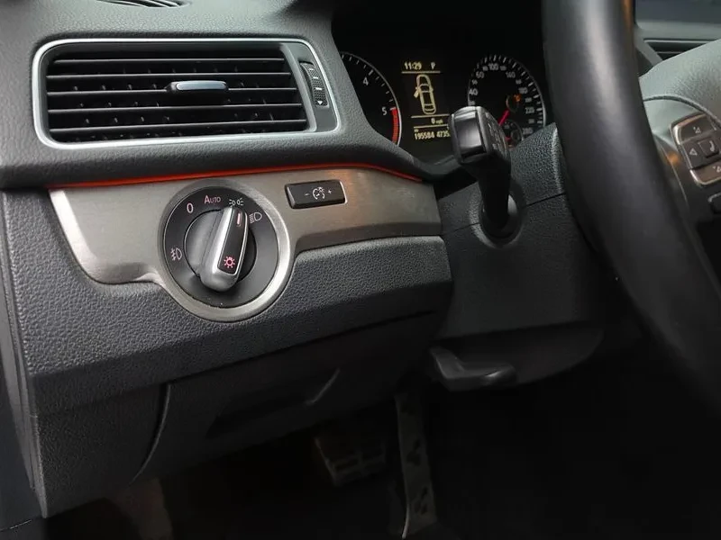 VW Passat 2.0 TDI, снимка 17 - Автомобили и джипове - 54298581