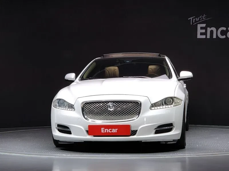 Jaguar Xj 3.0D, снимка 3 - Автомобили и джипове - 54454379