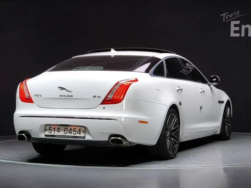Jaguar Xj 3.0D, снимка 2 - Автомобили и джипове - 54454379