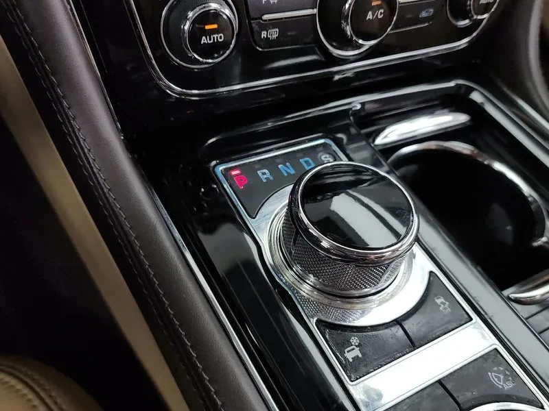 Jaguar Xj 3.0D, снимка 9 - Автомобили и джипове - 54454379