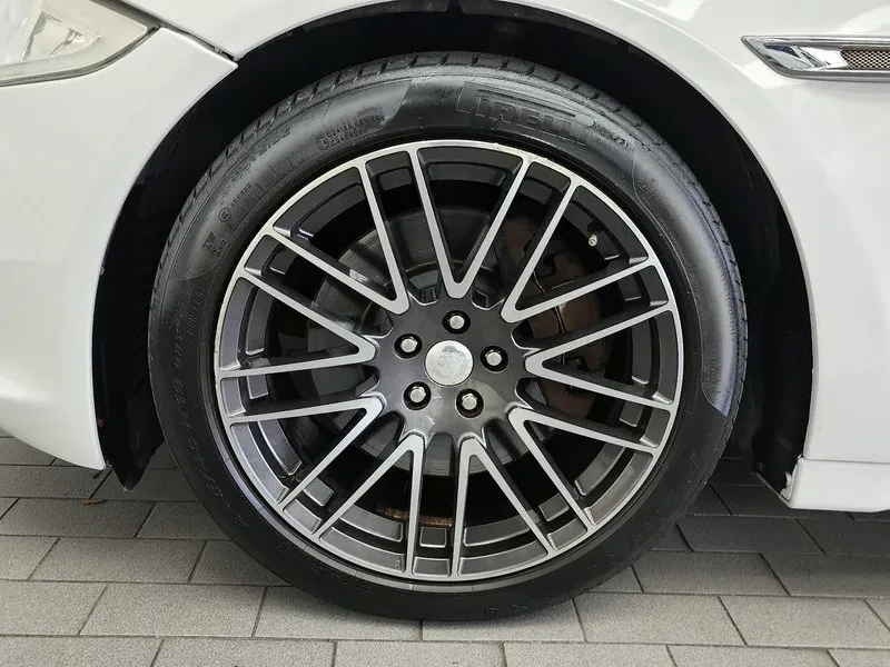 Jaguar Xj 3.0D, снимка 5 - Автомобили и джипове - 54454379