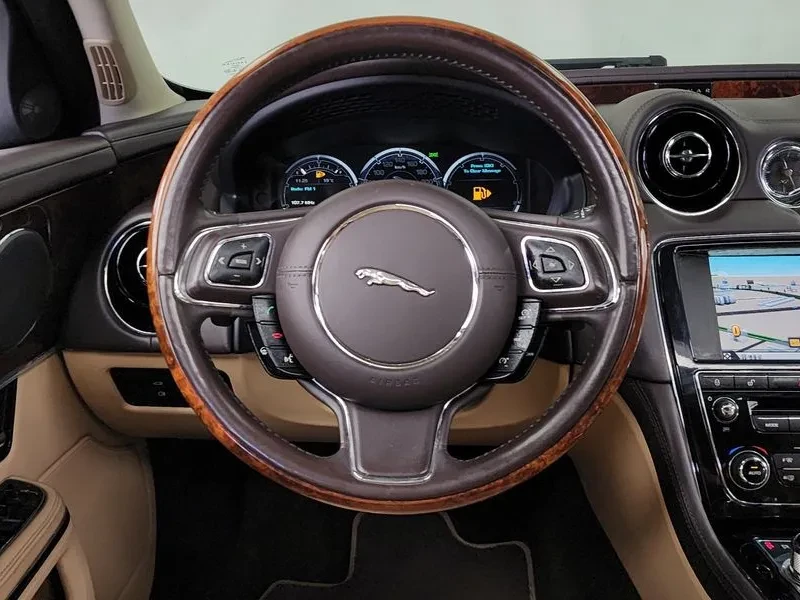 Jaguar Xj 3.0D, снимка 13 - Автомобили и джипове - 54454379