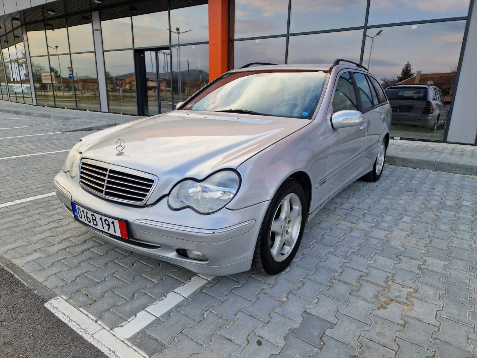 Mercedes-Benz C 180 129 к.с. - изображение 3