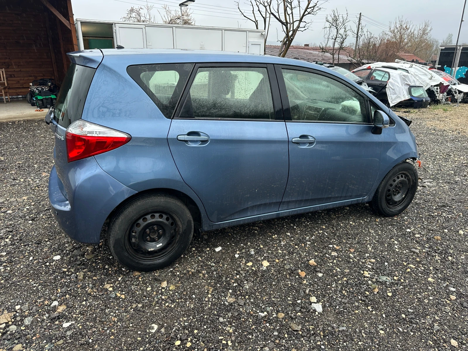 Toyota Verso S 1.33 vvti 98кс CVT На части! - изображение 2