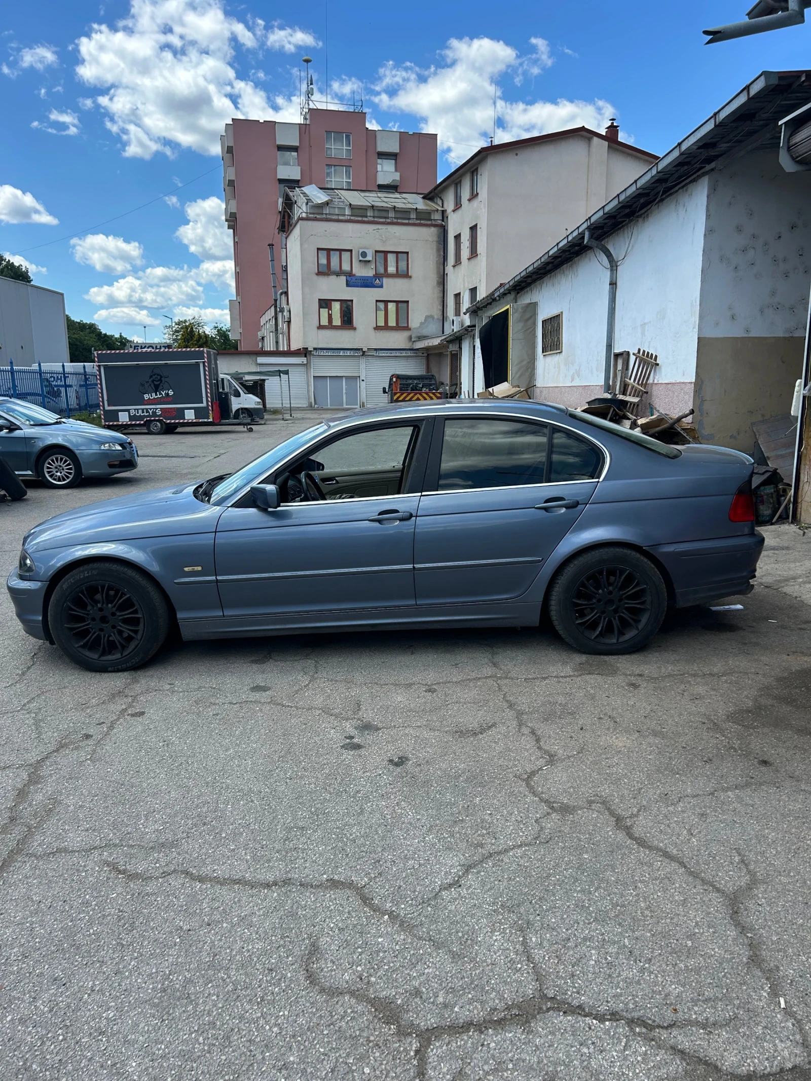 BMW 323 323 i - изображение 2