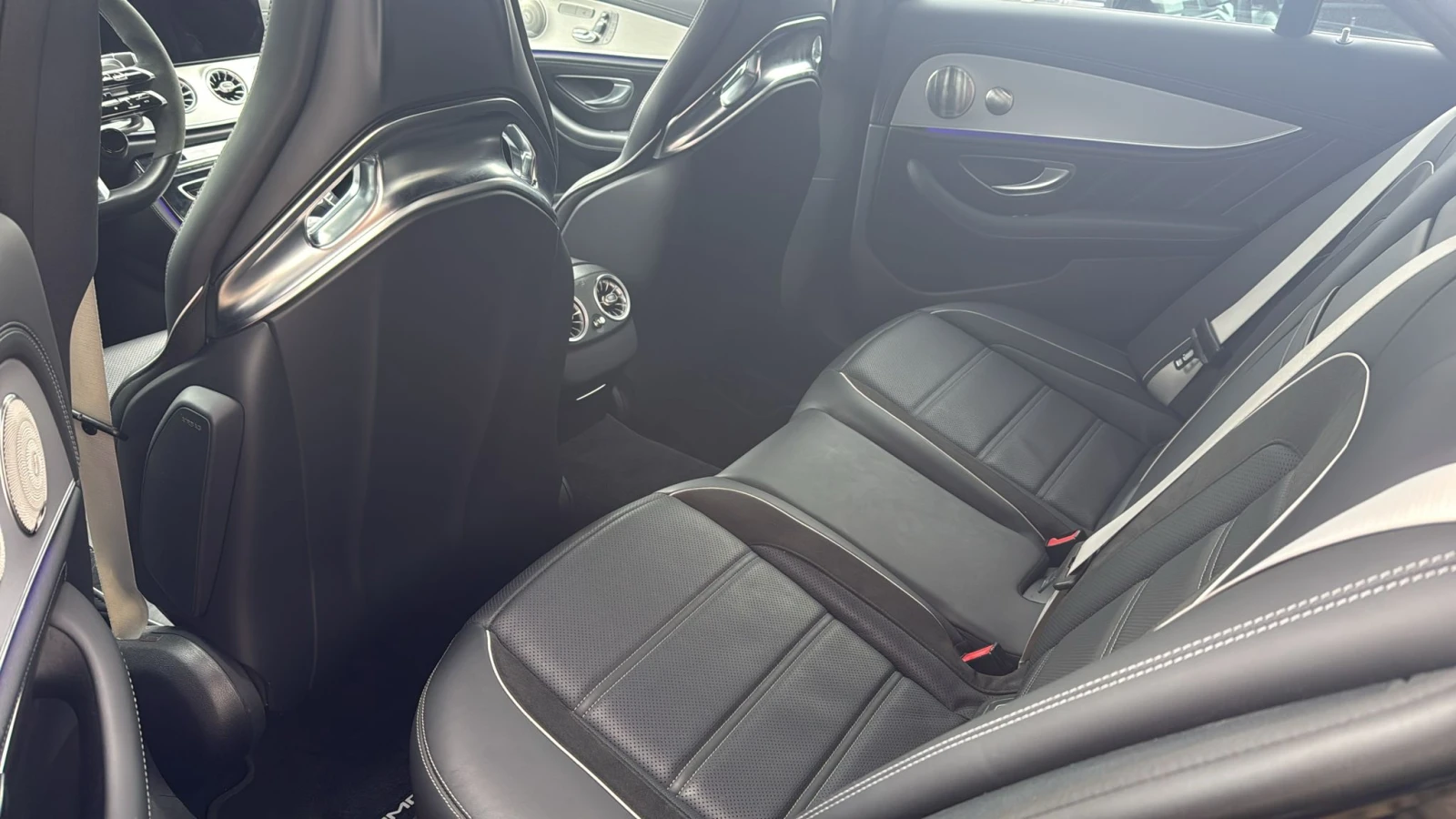 Mercedes-Benz E 63 AMG S 4Matic+ , снимка 12 - Автомобили и джипове - 53983545