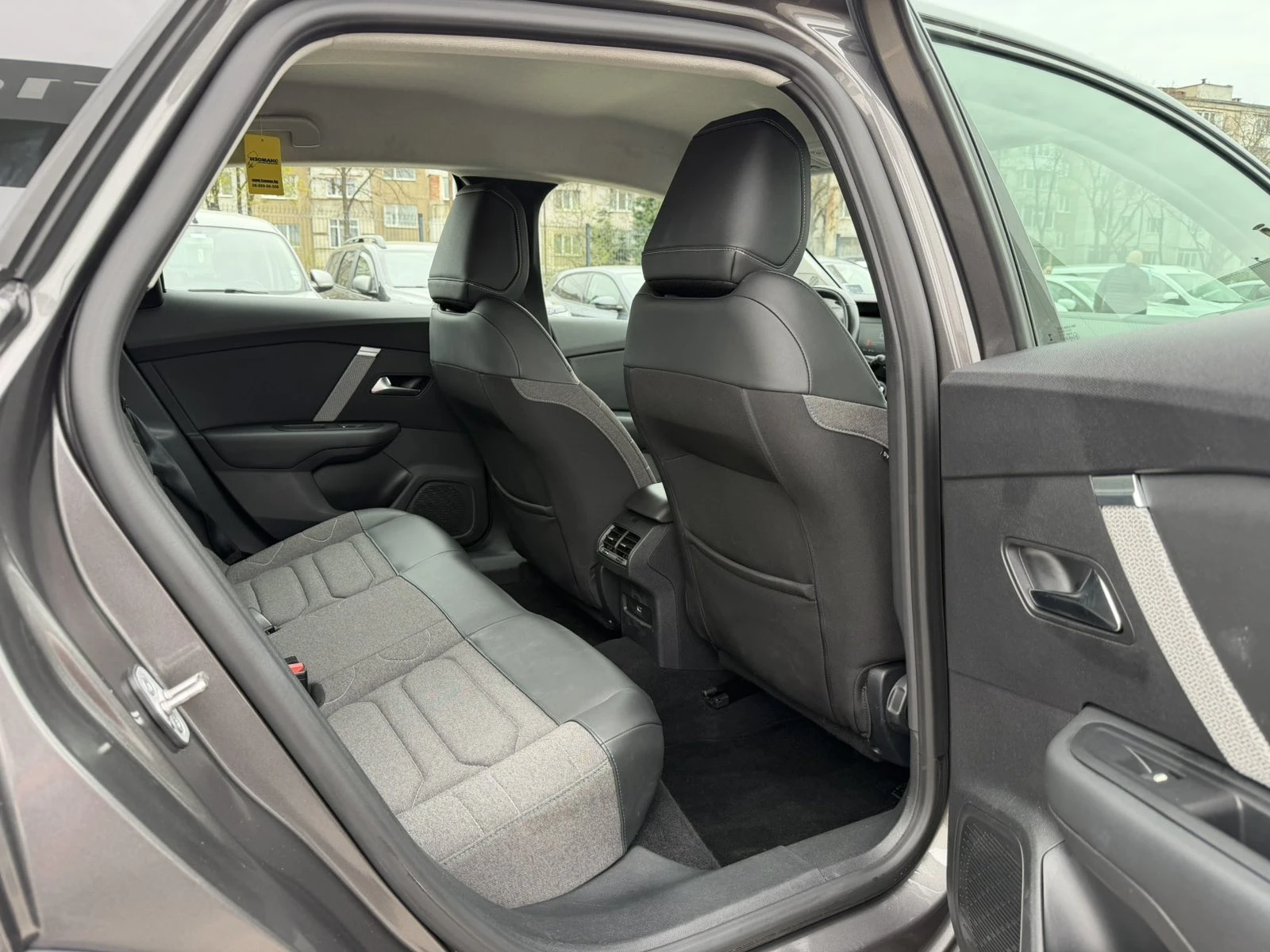 Citroen C4 1.2i Pure Tech 130k.c., снимка 12 - Автомобили и джипове - 54291024