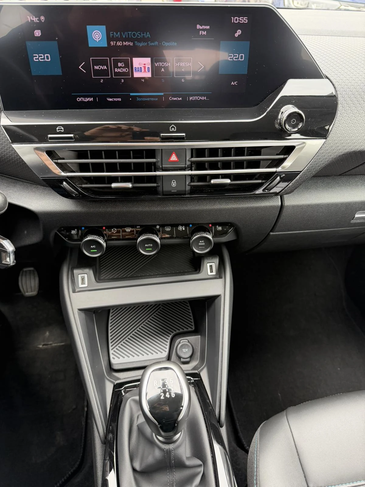 Citroen C4 1.2i Pure Tech 130k.c., снимка 14 - Автомобили и джипове - 54291024