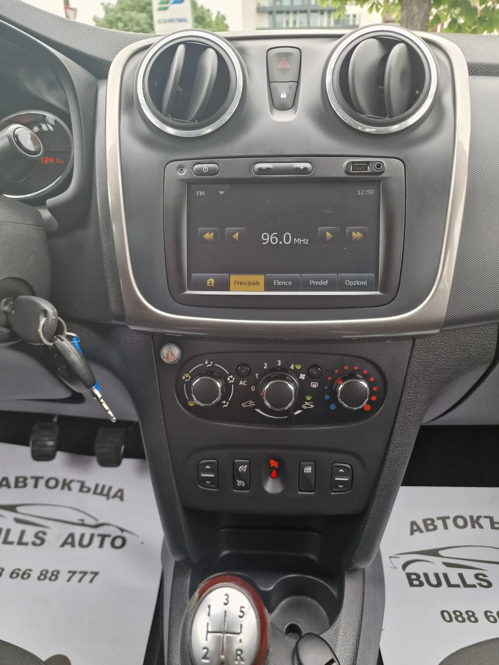 Dacia Sandero 1.5 dci STEPWAY, снимка 12 - Автомобили и джипове - 54475055