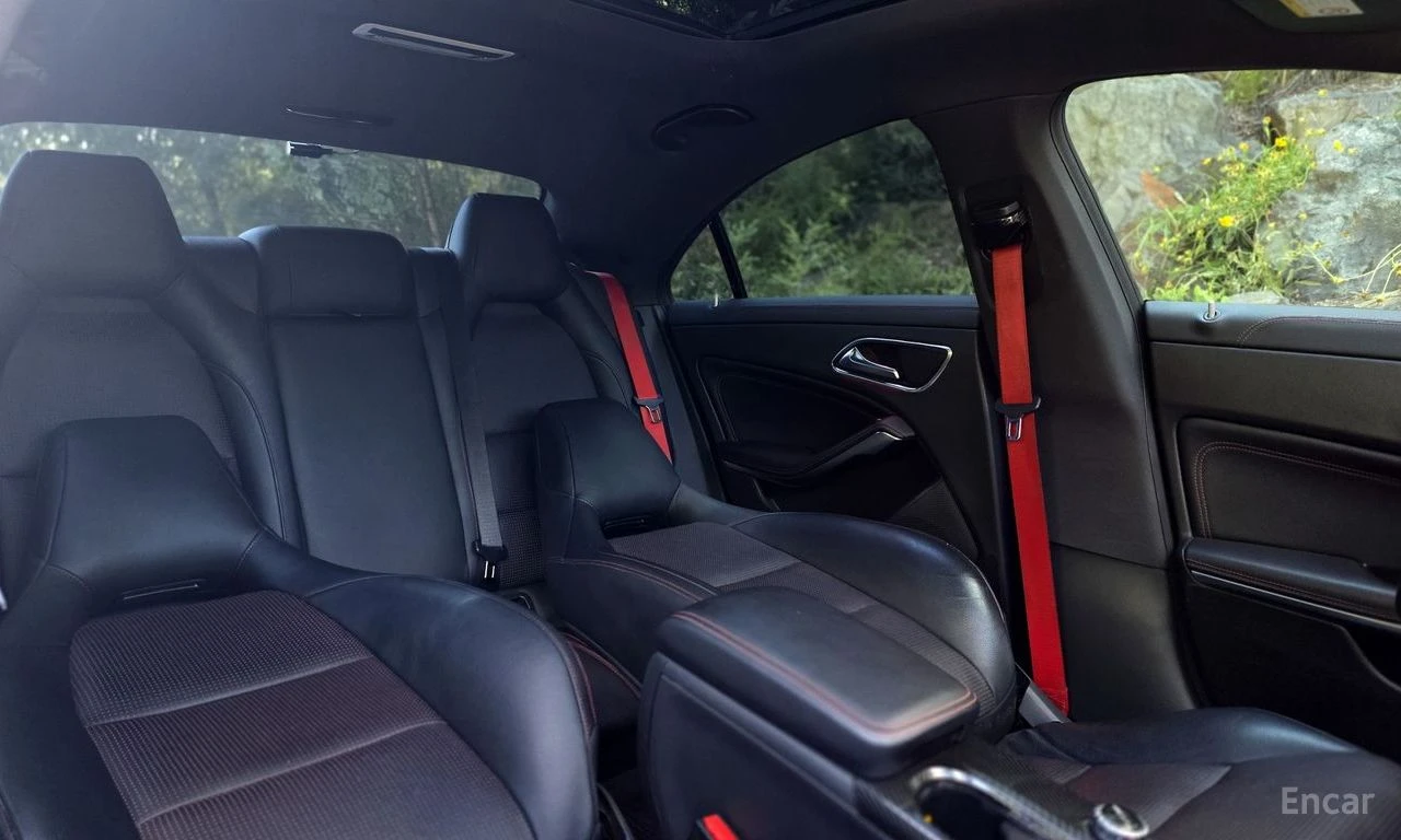Mercedes-Benz CLA 45 AMG 4MATIC* ПОДГРЕВ* КАМЕРА* CARBON* , снимка 14 - Автомобили и джипове - 55003911