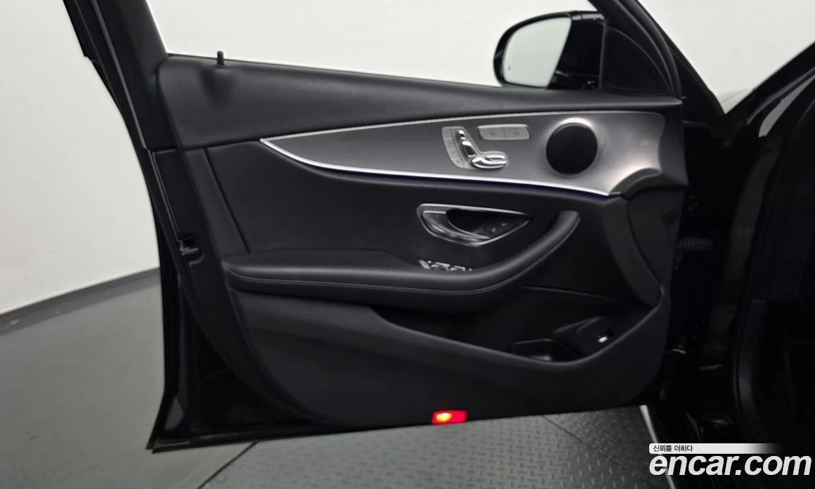 Mercedes-Benz E 200 E200 Avantgarde, снимка 14 - Автомобили и джипове - 55697215