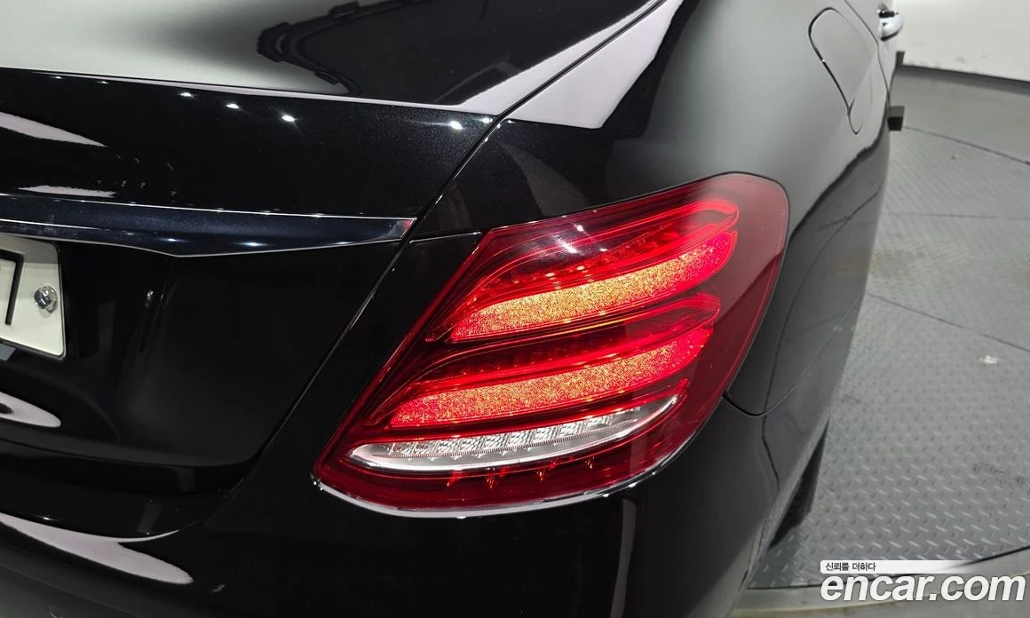 Mercedes-Benz E 200 E200 Avantgarde, снимка 9 - Автомобили и джипове - 55697215
