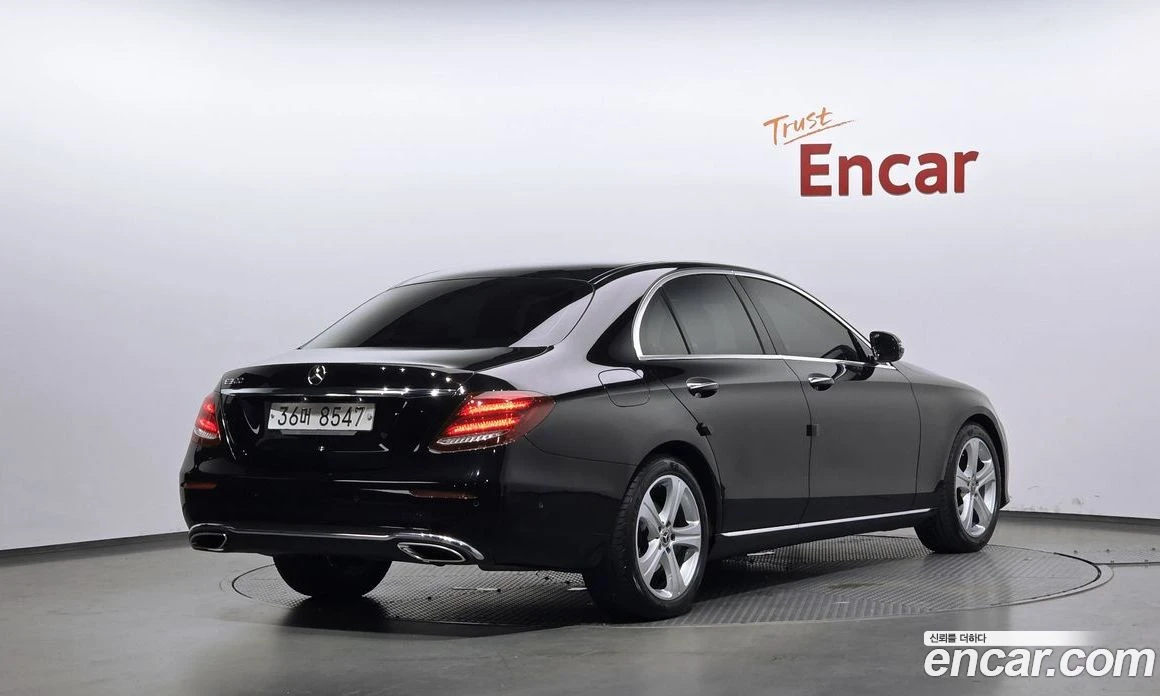 Mercedes-Benz E 200 E200 Avantgarde, снимка 2 - Автомобили и джипове - 55697215
