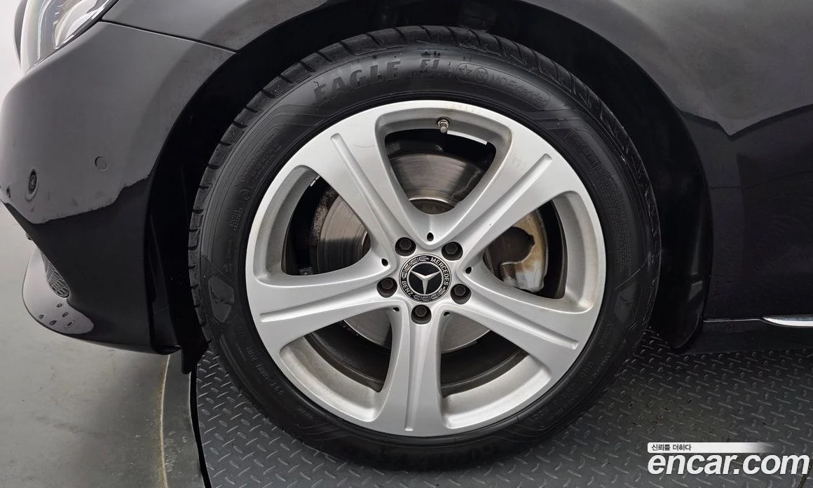 Mercedes-Benz E 200 E200 Avantgarde, снимка 5 - Автомобили и джипове - 55697215